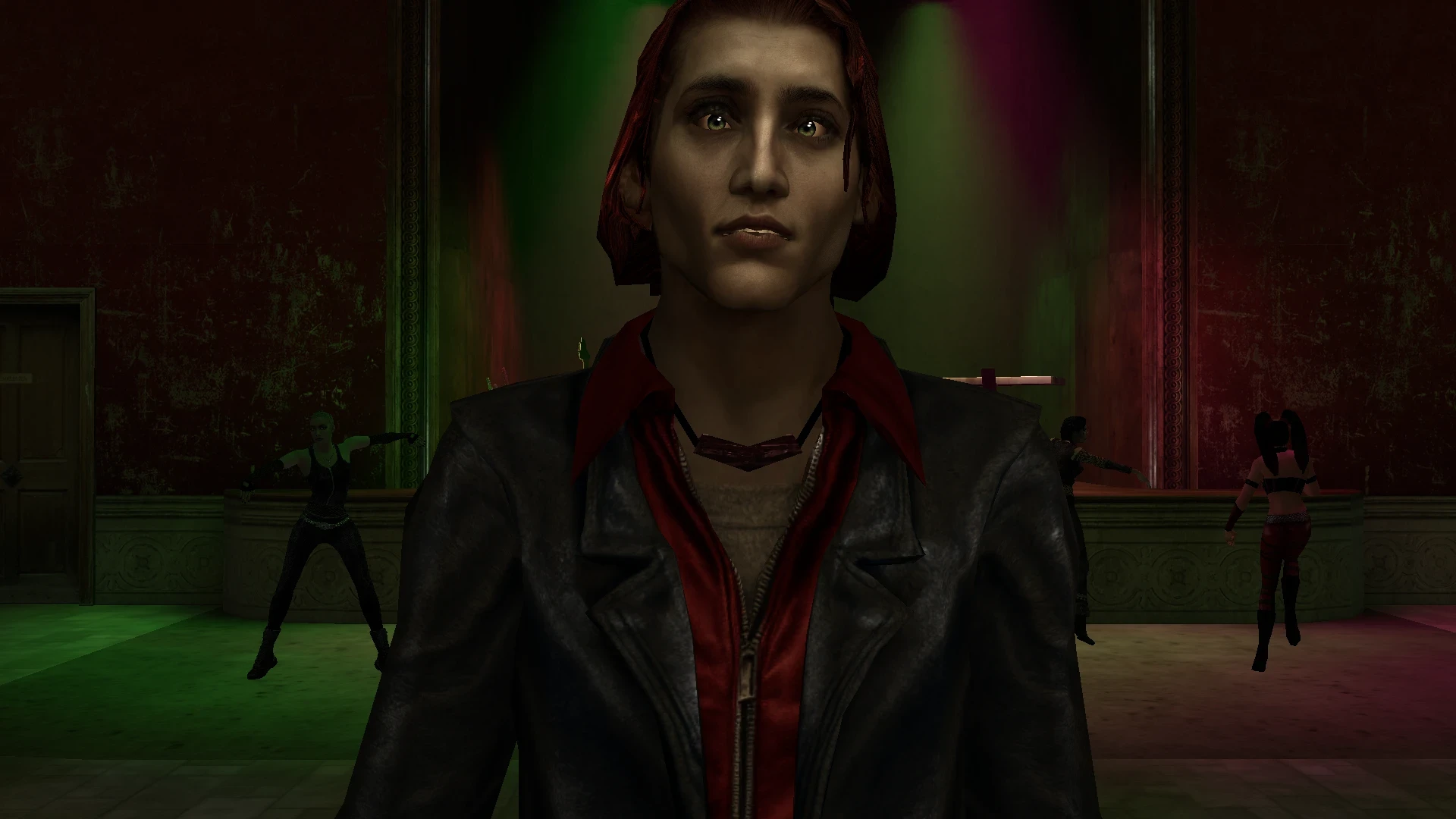 Zbliżenie na męską postać gracza z ulepszonymi teksturami w ciemnym klubie z moda Vampire: The Masquerade - Bloodlines
