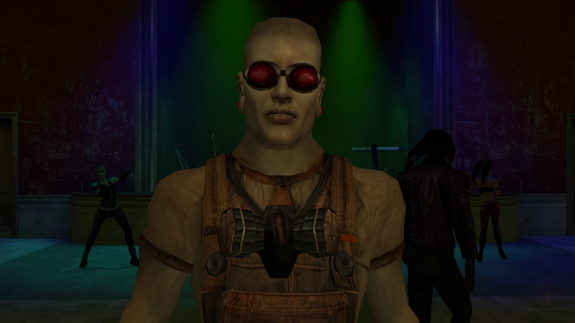 Zbliżenie muskularnego bohatera w czerwonych goglach i brązowym ubraniu w ciemnym klubie z Vampire The Masquerade Bloodlines