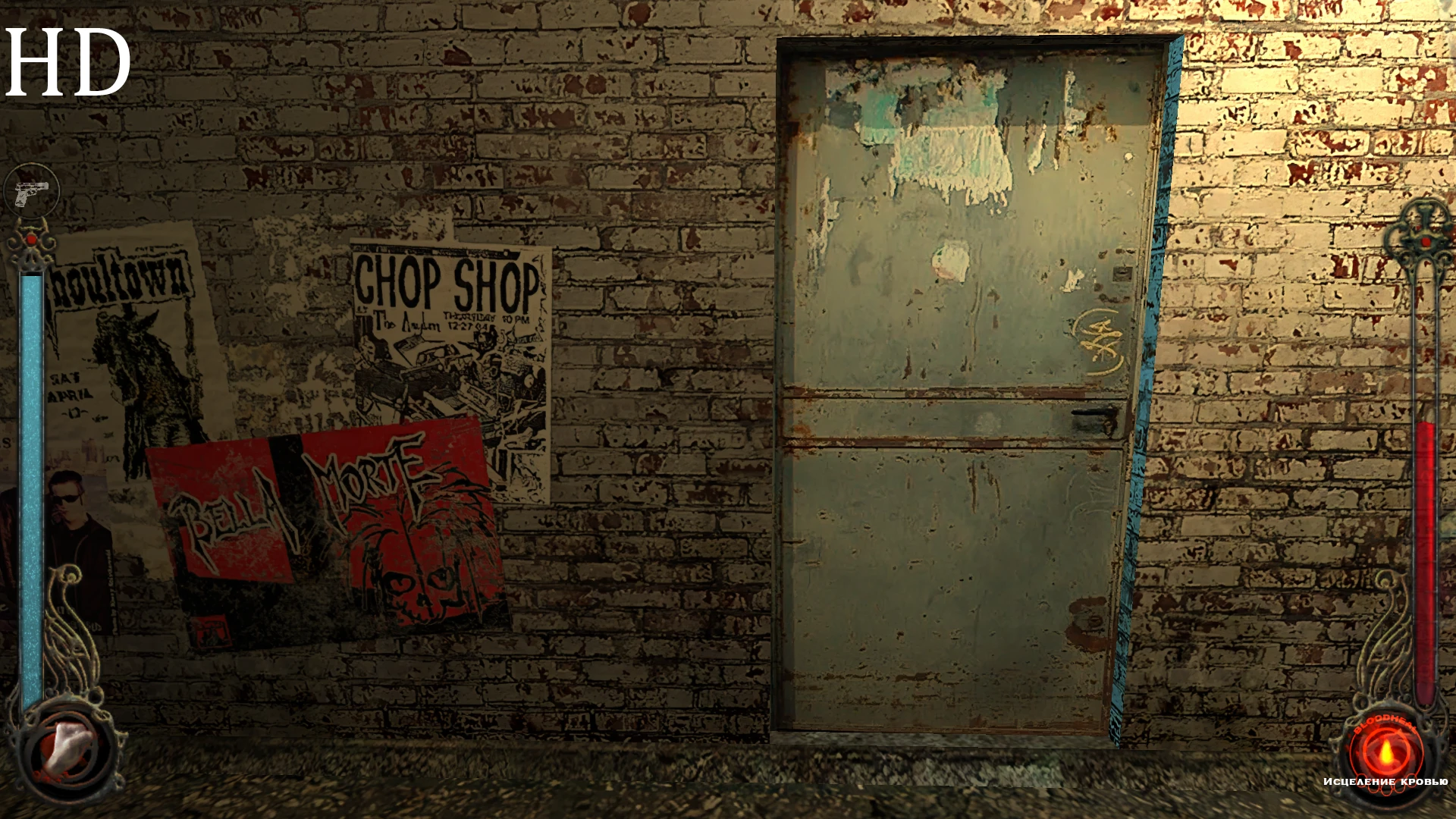 Primer plano de una puerta metálica azul desgastada y pared de ladrillo con carteles detallados en mod de texturas HD para Vampire The Masquerade Bloodlines